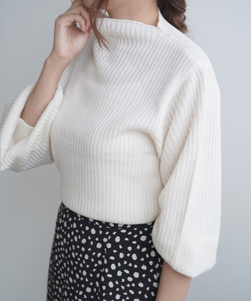 Futier land（フューティアランド）の「【新色追加】ボトルネックバルーンスリーブニット（ニット/セーター・レディース・ホワイト/ブラック/ベージュ/パープル/グレー/ライトグリーン/マスタード/テラコッタ/グレイッシュブルー/ピンク/アイボリー/グリーン/モカ/オレンジ/ブルー/ネイビー/ブラウン/レッド/グレイッシュベージュ/チャコールグレー・FREE）」の3枚目の写真