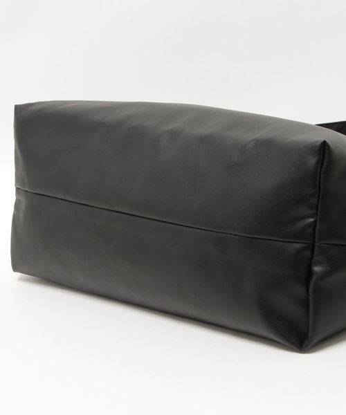 WEGO（ウィゴー）の「WEGO/フェイクレザーワンショルダーバッグ（ショルダーバッグ・メンズ・ブラック・FREE）」の3枚目の写真