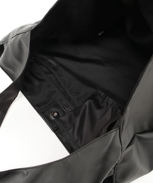 WEGO（ウィゴー）の「WEGO/フェイクレザーワンショルダーバッグ（ショルダーバッグ・メンズ・ブラック・FREE）」の4枚目の写真