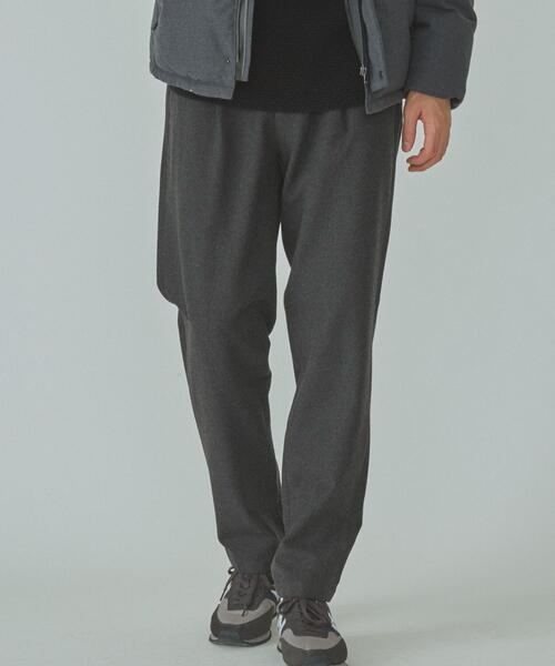 green label relaxing(グリーンレーベルリラクシング)の「2WAY ブラッシュツイル 1プリーツ ユーティリティー パンツ < 機能性 / ストレッチ >(その他パンツ・メンズ・ネイビー/ブラック/ダークブラウン/ダークグレー・S/M/L/XL)」の3枚目の写真