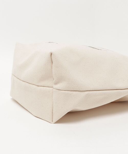 Maison Kitsune（メゾンキツネ）の「Cafe Tote Mini（トートバッグ・メンズ・キナリ/ブラック・U）」の4枚目の写真