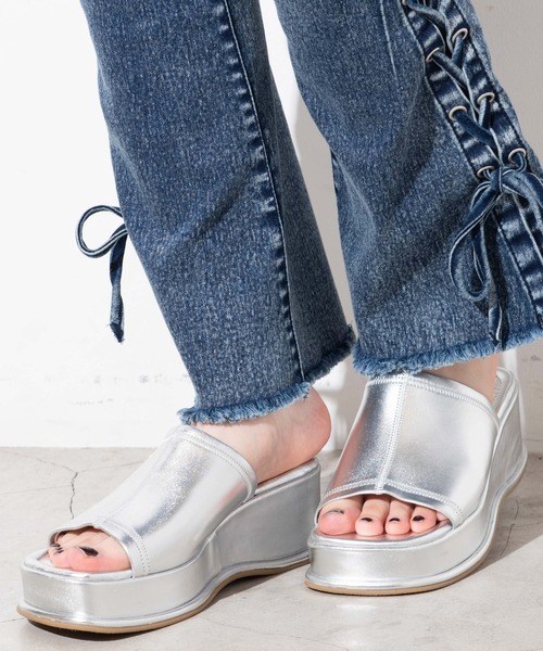 WEGO（ウィゴー）の「WEGO/厚底ミュールサンダル（サンダル・レディース・ホワイト/ブラック/ダークブラウン/グリーン/その他1/ホワイト系その他/シルバー・MEDIUM/LARGE）」の6枚目の写真