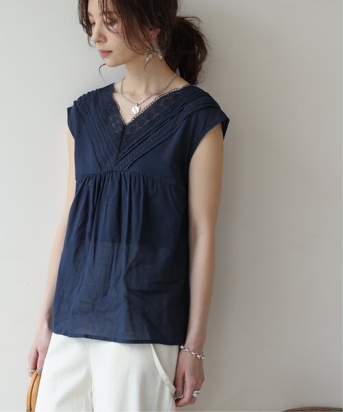 frames RAY CASSIN(フレームスレイカズン)の「【WEB限定】ピンタック×レース前後2wayブラウス(シャツ/ブラウス・レディース・ネイビー/オフホワイト・FREE)」の18枚目の写真