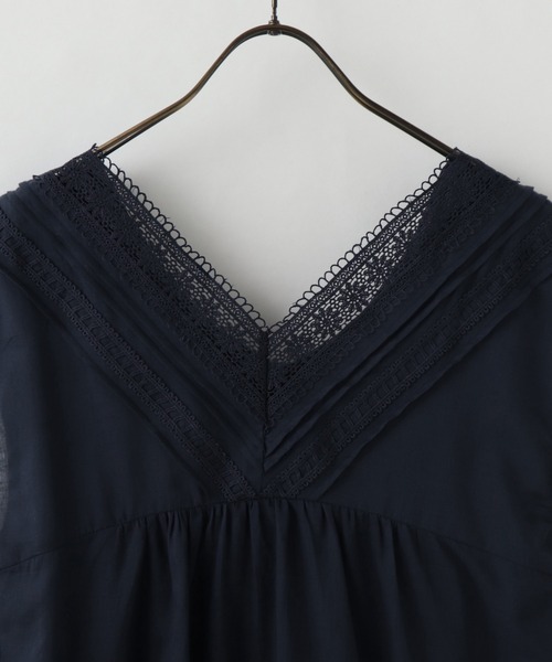 frames RAY CASSIN(フレームスレイカズン)の「【WEB限定】ピンタック×レース前後2wayブラウス(シャツ/ブラウス・レディース・ネイビー/オフホワイト・FREE)」の9枚目の写真