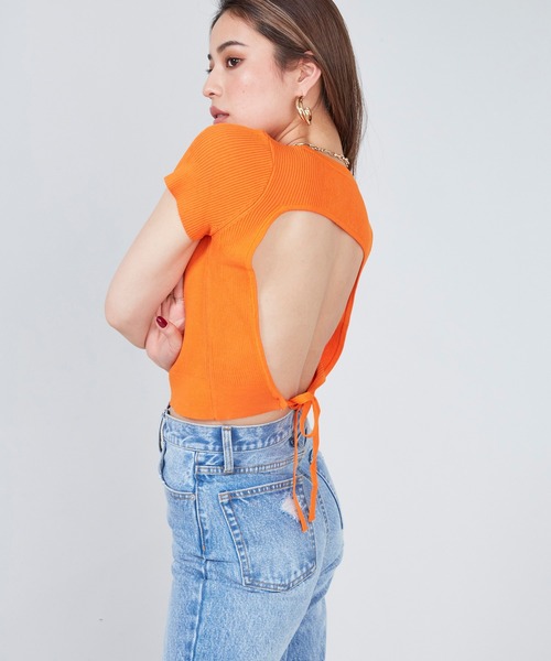 SHAGGIE（シャギー）の「バックオープンストラップトップス（Tシャツ/カットソー・レディース・ホワイト/ブラック/オレンジ/グリーン・FREE）」の11枚目の写真