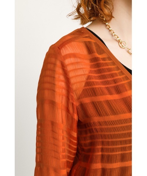 SLY（スライ）の「SHEER GATHER V/N CD/シアーギャザーVネックカーディガン（カーディガン/ボレロ・レディース・ブラック/オレンジ・FREE）」の5枚目の写真