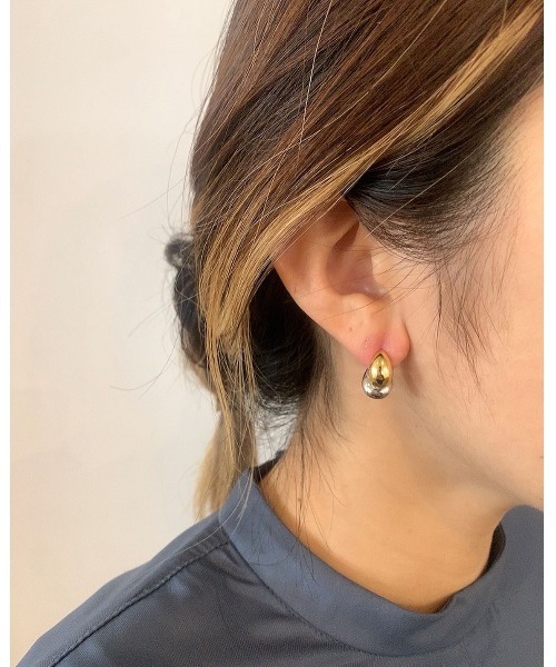 mou（モウ）の「バイカラーぷっくり雫ピアス（ピアス（両耳用）・レディース・シルバー/ゴールド・FREE）」の8枚目の写真