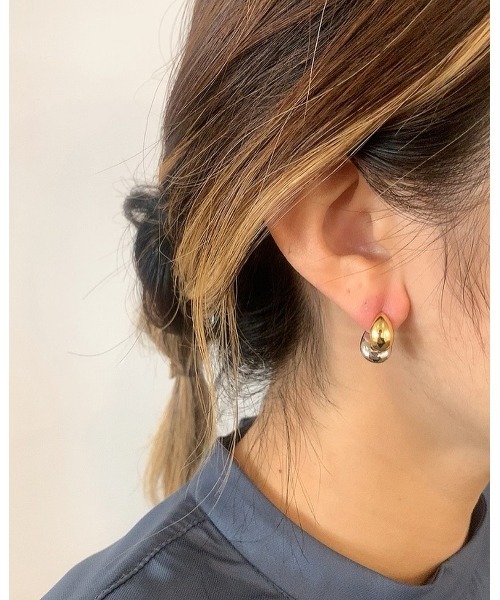 mou（モウ）の「バイカラーぷっくり雫ピアス（ピアス（両耳用）・レディース・シルバー/ゴールド・FREE）」の10枚目の写真