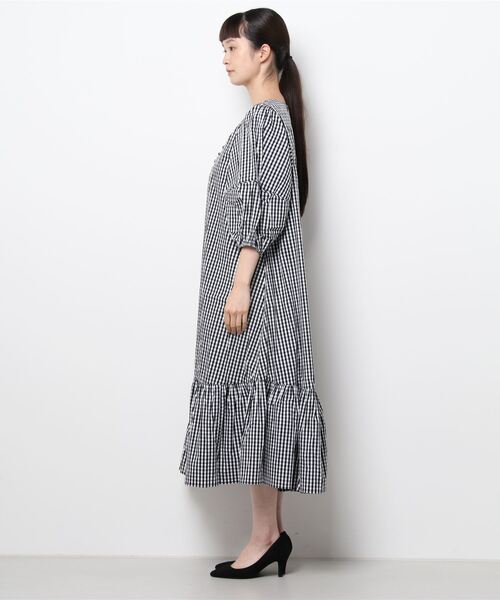 CAMILLE EAU（カミーユオー）の「ボリュームスリーブヘム切替ワンピース（ワンピース・レディース・ブラック/グレイッシュベージュ・MEDIUM）」の6枚目の写真