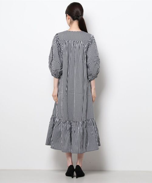 CAMILLE EAU（カミーユオー）の「ボリュームスリーブヘム切替ワンピース（ワンピース・レディース・ブラック/グレイッシュベージュ・MEDIUM）」の13枚目の写真