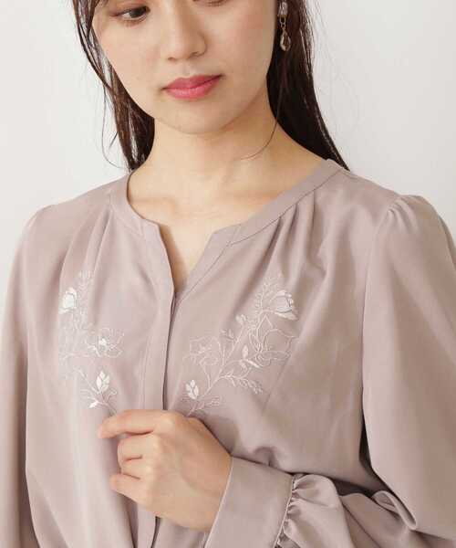 PROPORTION BODY DRESSING（プロポーションボディドレッシング）の「フラワーエンブロイダリーキーネックブラウス / 1211210508（シャツ/ブラウス・レディース・ブラック/ホワイト系その他/ブラウン系その他・MEDIUM/SMALL）」の15枚目の写真