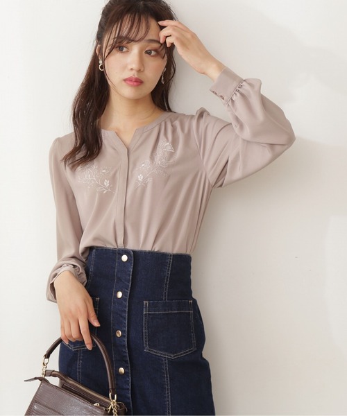 PROPORTION BODY DRESSING（プロポーションボディドレッシング）の「フラワーエンブロイダリーキーネックブラウス / 1211210508（シャツ/ブラウス・レディース・ブラック/ホワイト系その他/ブラウン系その他・MEDIUM/SMALL）」の3枚目の写真