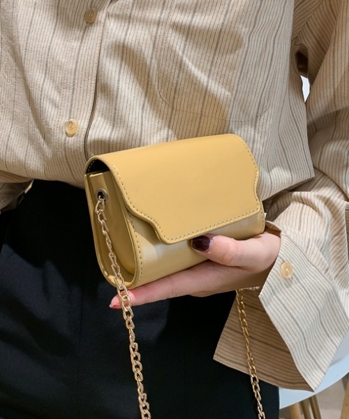 ACT（アクト）の「コンパクト PUレザー チェーンショルダーポシェット ポーチ バッグ（ショルダーバッグ・レディース・ホワイト/ブラック/ダークブラウン/ベージュ/イエロー/グリーン・FREE）」の6枚目の写真