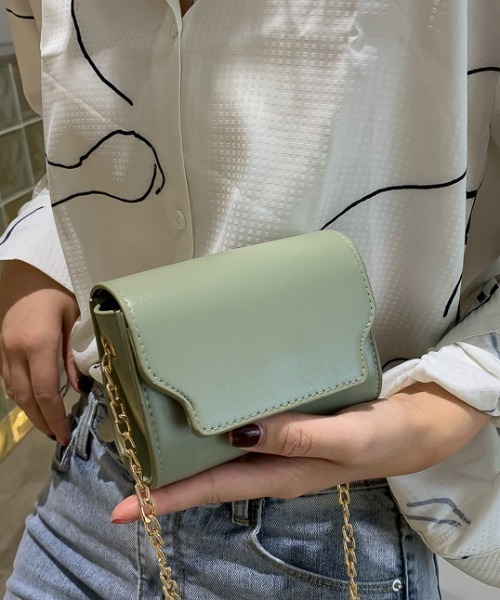 ACT（アクト）の「コンパクト PUレザー チェーンショルダーポシェット ポーチ バッグ（ショルダーバッグ・レディース・ホワイト/ブラック/ダークブラウン/ベージュ/イエロー/グリーン・FREE）」の5枚目の写真