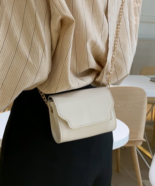 ACT（アクト）の「コンパクト PUレザー チェーンショルダーポシェット ポーチ バッグ（ショルダーバッグ・レディース・ホワイト/ブラック/ダークブラウン/ベージュ/イエロー/グリーン・FREE）」の11枚目の写真