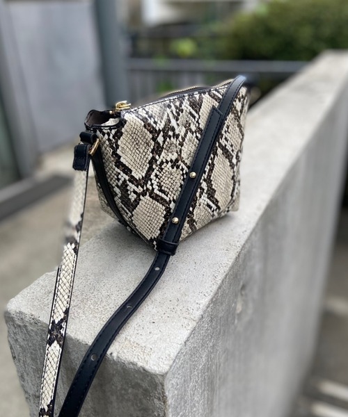 RIVE DROITE（リヴドロワ）の「コーディネートのアクセントにも最適　型押しPUミニショルダー（ショルダーバッグ・レディース・ベージュ/サックスブルー/ライトベージュ・FREE）」の2枚目の写真