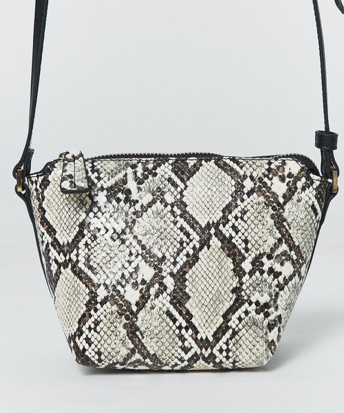 RIVE DROITE（リヴドロワ）の「コーディネートのアクセントにも最適　型押しPUミニショルダー（ショルダーバッグ・レディース・ベージュ/サックスブルー/ライトベージュ・FREE）」の10枚目の写真