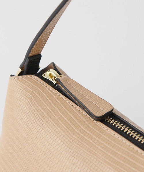 RIVE DROITE（リヴドロワ）の「コーディネートのアクセントにも最適　型押しPUミニショルダー（ショルダーバッグ・レディース・ベージュ/サックスブルー/ライトベージュ・FREE）」の4枚目の写真