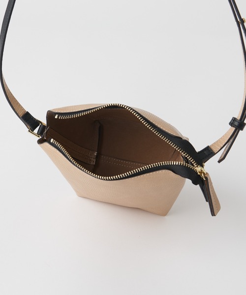 RIVE DROITE（リヴドロワ）の「コーディネートのアクセントにも最適　型押しPUミニショルダー（ショルダーバッグ・レディース・ベージュ/サックスブルー/ライトベージュ・FREE）」の6枚目の写真