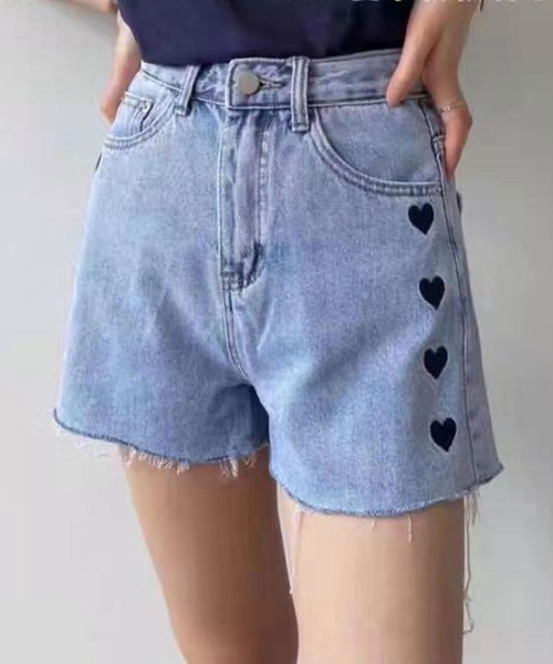 SPIGA（スピーガ）の「ハート刺繍デニムショートパンツ（デニムパンツ・レディース・ブルー・SMALL/MEDIUM）」の1枚目の写真