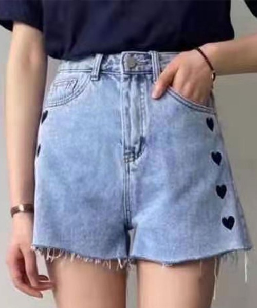 SPIGA（スピーガ）の「ハート刺繍デニムショートパンツ（デニムパンツ・レディース・ブルー・SMALL/MEDIUM）」の3枚目の写真