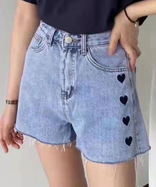 SPIGA（スピーガ）の「ハート刺繍デニムショートパンツ（デニムパンツ・レディース・ブルー・SMALL/MEDIUM）」の2枚目の写真