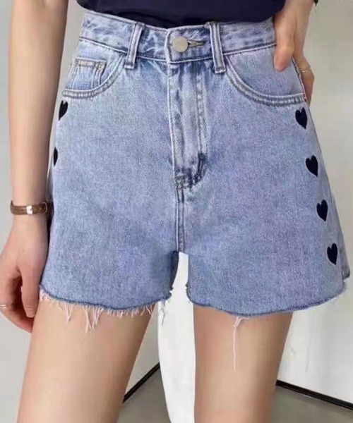 SPIGA（スピーガ）の「ハート刺繍デニムショートパンツ（デニムパンツ・レディース・ブルー・SMALL/MEDIUM）」の4枚目の写真