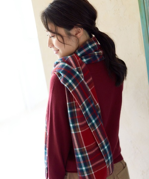 Honeys（ハニーズ）の「なめらかチェックマフラー（マフラー・レディース・ホワイト×ブルー/ベージュ系その他/ホワイト×グレー/その他/レッド系その他/ホワイト×ネイビー・FREE）」の9枚目の写真