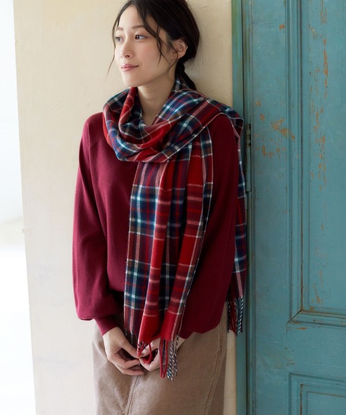 Honeys（ハニーズ）の「なめらかチェックマフラー（マフラー・レディース・ホワイト×ブルー/ベージュ系その他/ホワイト×グレー/その他/レッド系その他/ホワイト×ネイビー・FREE）」の22枚目の写真