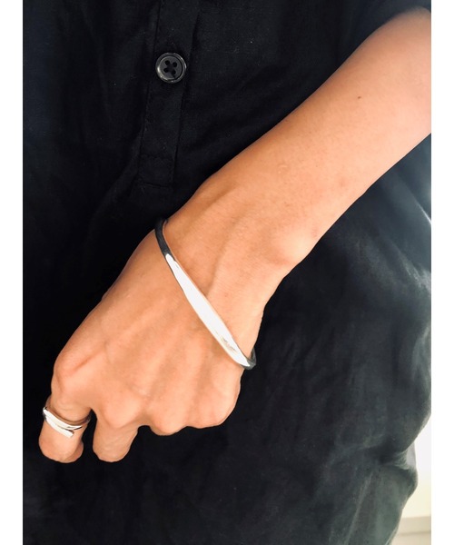 ulu（ウル）の「nuance line bracelet【silver925】（バングル/リストバンド・レディース・シルバー・FREE）」の4枚目の写真
