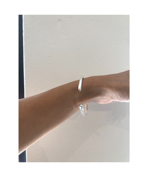 ulu（ウル）の「nuance line bracelet【silver925】（バングル/リストバンド・レディース・シルバー・FREE）」の6枚目の写真