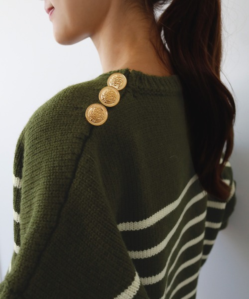ELFRANK(エルフランク)の「肩金ボタン長袖オーバーサイズボーダーニットプルオーバー(ニット/セーター・レディース・カーキ/オフホワイト/ブラック・FREE)」の4枚目の写真