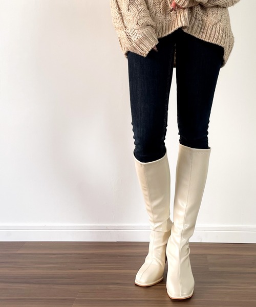 JUNOAH（ジュノア）の「スクエアトゥロングブーツ（ブーツ・レディース・アイボリー/ベージュ/ブラック・38/36/40/37/39）」の2枚目の写真