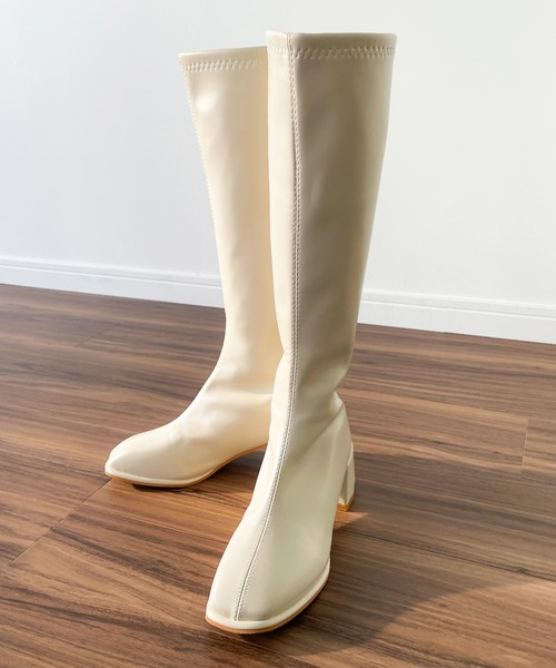 JUNOAH（ジュノア）の「スクエアトゥロングブーツ（ブーツ・レディース・アイボリー/ベージュ/ブラック・38/36/40/37/39）」の17枚目の写真