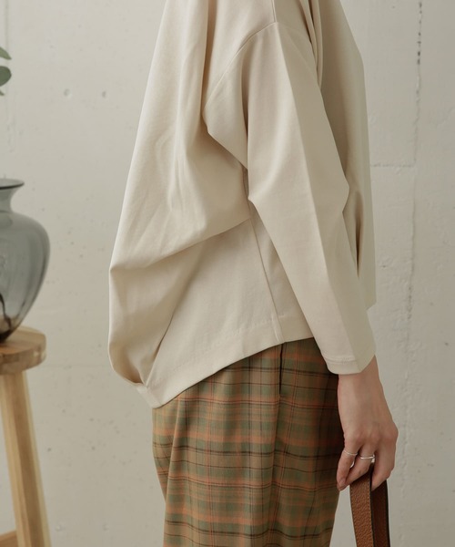 URBAN RESEARCH DOORS（アーバンリサーチドアーズ）の「コットンタックプルオーバー（Tシャツ/カットソー・レディース・ブラック/パープル/カーキ/ライトベージュ・ONE）」の20枚目の写真