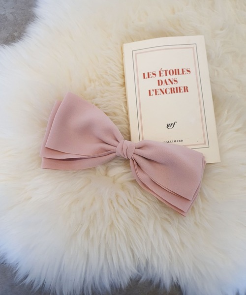 CEMONEMO（セモネモ）の「クラシカル ビッグリボン バレッタ（バレッタ/ヘアクリップ・レディース・ブラック/ベージュ/ベビーピンク/ワインレッド・FREE）」の3枚目の写真