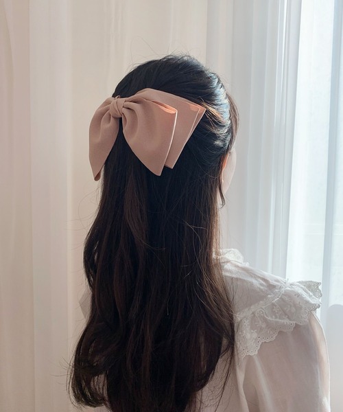 CEMONEMO（セモネモ）の「クラシカル ビッグリボン バレッタ（バレッタ/ヘアクリップ・レディース・ブラック/ベージュ/ベビーピンク/ワインレッド・FREE）」の5枚目の写真