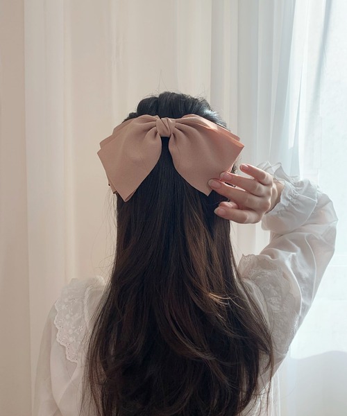 CEMONEMO（セモネモ）の「クラシカル ビッグリボン バレッタ（バレッタ/ヘアクリップ・レディース・ブラック/ベージュ/ベビーピンク/ワインレッド・FREE）」の17枚目の写真