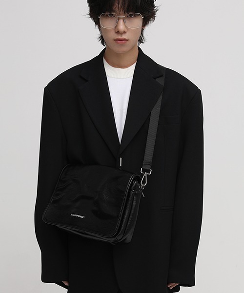 MASONPRINCE（メイソンプリンス）の「【MASONPRINCE】One point logo shoulder bag BB1994（ショルダーバッグ・メンズ・ベージュ/ブラック・FREE）」の4枚目の写真