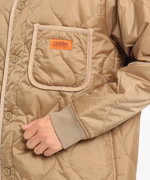Dessin（デッサン）の「◆UNIVERSAL OVERALL 中綿ノーカラーコート（その他アウター・メンズ・カーキ/サンドベージュ・02/03）」の9枚目の写真