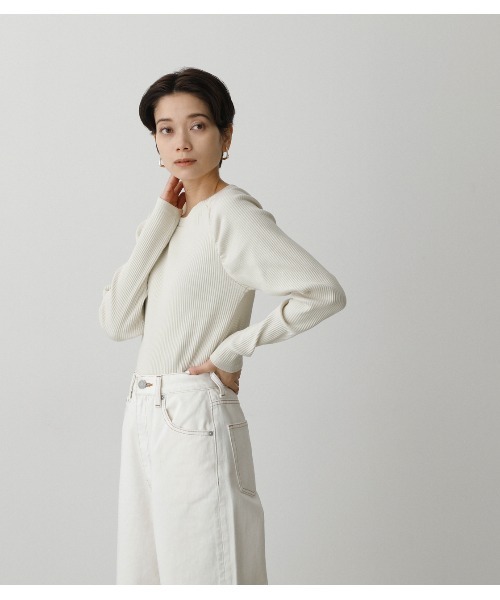 AZUL by moussy（アズールバイマウジー）の「SHOULDER SHIRRING TOPS（Tシャツ/カットソー・レディース・オフホワイト/ライム/スモークピンク/ブラック・SMALL/MEDIUM）」の6枚目の写真