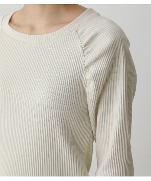 AZUL by moussy（アズールバイマウジー）の「SHOULDER SHIRRING TOPS（Tシャツ/カットソー・レディース・オフホワイト/ライム/スモークピンク/ブラック・SMALL/MEDIUM）」の11枚目の写真