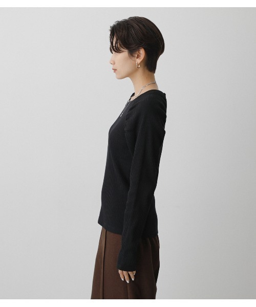 AZUL by moussy（アズールバイマウジー）の「SHOULDER SHIRRING TOPS（Tシャツ/カットソー・レディース・オフホワイト/ライム/スモークピンク/ブラック・SMALL/MEDIUM）」の18枚目の写真