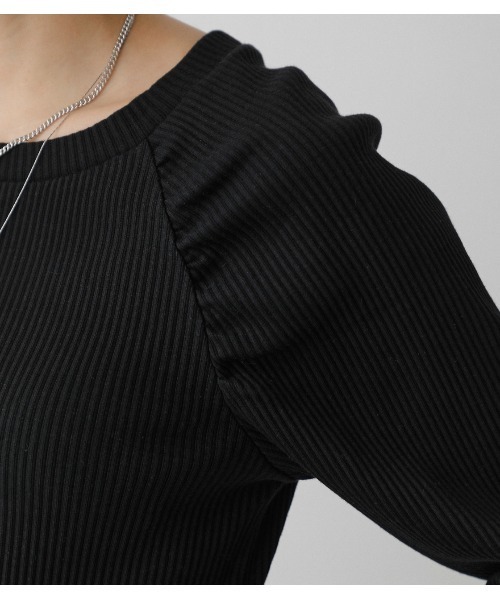 AZUL by moussy（アズールバイマウジー）の「SHOULDER SHIRRING TOPS（Tシャツ/カットソー・レディース・オフホワイト/ライム/スモークピンク/ブラック・SMALL/MEDIUM）」の21枚目の写真