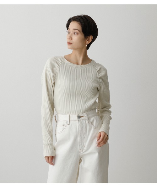 AZUL by moussy（アズールバイマウジー）の「SHOULDER SHIRRING TOPS（Tシャツ/カットソー・レディース・オフホワイト/ライム/スモークピンク/ブラック・SMALL/MEDIUM）」の5枚目の写真
