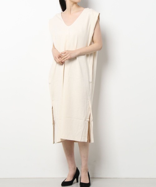 RNA-N（アールエヌエーエヌ）の「M1818 スラブプレーティングレイヤーワンピース（ワンピース・レディース・グレイッシュベージュ/キナリ/ブルー・MEDIUM）」の2枚目の写真