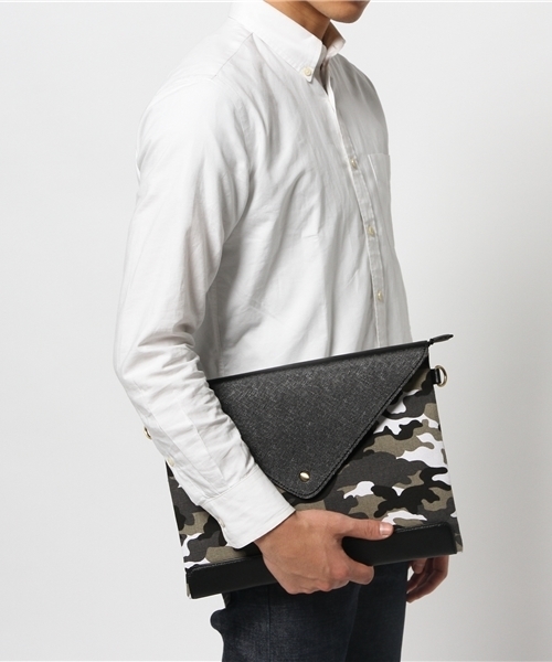ROSE BUD(ローズバッド)の「【non no 掲載】(LL ACCESSORIES) B1735 CAMOFLAGE CLUTCH BAG(クラッチバッグ・レディース・ホワイト×ブラック/グリーン・ONE SIZE)」の3枚目の写真
