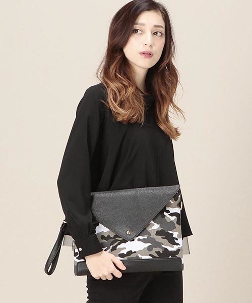 ROSE BUD(ローズバッド)の「【non no 掲載】(LL ACCESSORIES) B1735 CAMOFLAGE CLUTCH BAG(クラッチバッグ・レディース・ホワイト×ブラック/グリーン・ONE SIZE)」の16枚目の写真