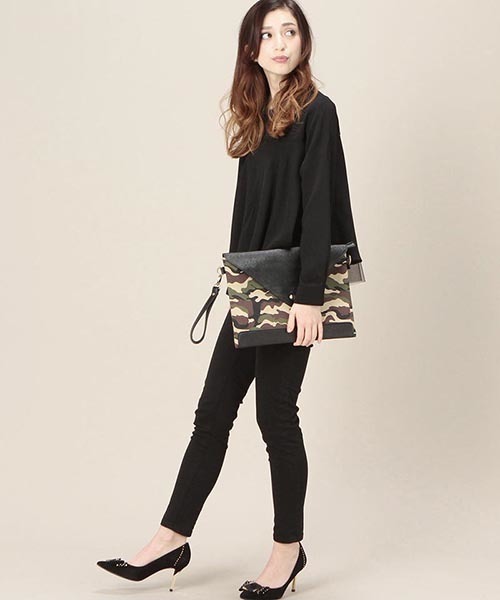 ROSE BUD(ローズバッド)の「【non no 掲載】(LL ACCESSORIES) B1735 CAMOFLAGE CLUTCH BAG(クラッチバッグ・レディース・ホワイト×ブラック/グリーン・ONE SIZE)」の15枚目の写真