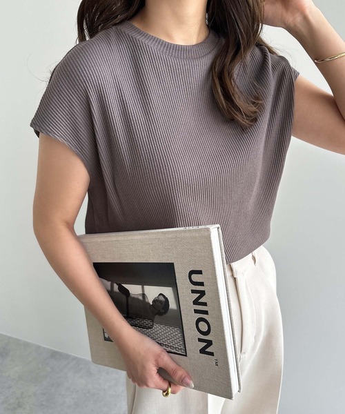 andme（アンドミー）の「テレコリブ半袖フレンチスリーブTシャツ（Tシャツ/カットソー・レディース・チャコールグレー/ブラック/オフホワイト/ブルー系その他/イエロー/ピンクベージュ/ブラウン系その他/ネイビー・M/L）」の14枚目の写真